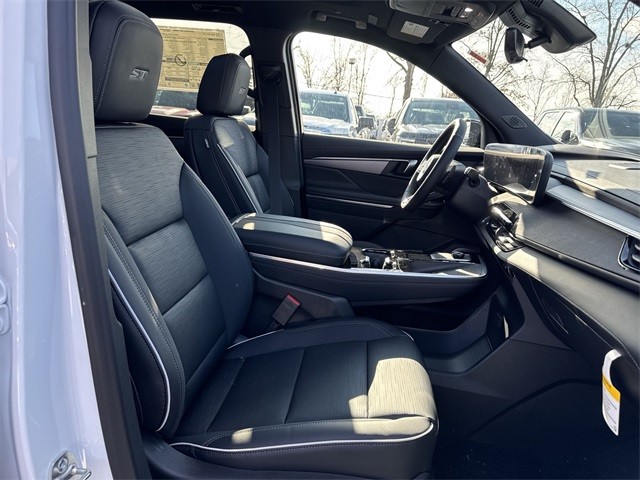 Buick Enclave Vehicle Full-screen Gallery Image 26