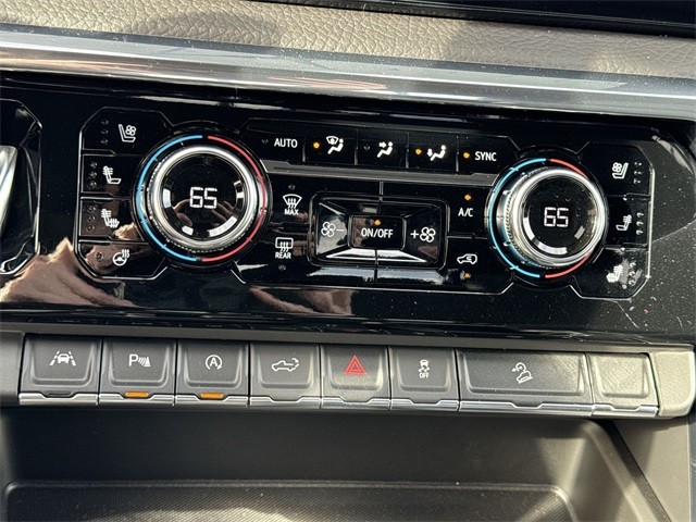 GMC Sierra 1500 Vehicle Full-screen Gallery Image 19