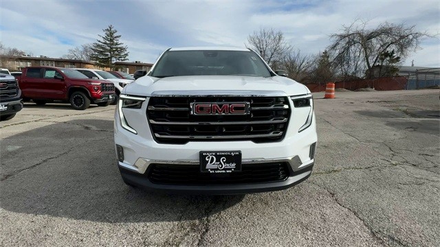 GMC Acadia Vehicle Full-screen Gallery Image 03