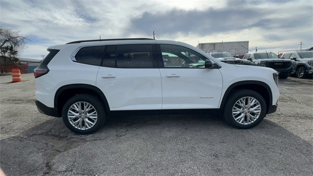 GMC Acadia Vehicle Full-screen Gallery Image 09