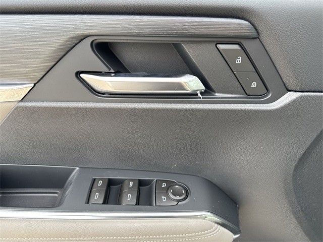 GMC Acadia Vehicle Full-screen Gallery Image 13