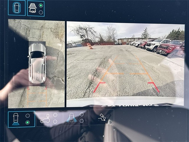 GMC Acadia Vehicle Full-screen Gallery Image 17