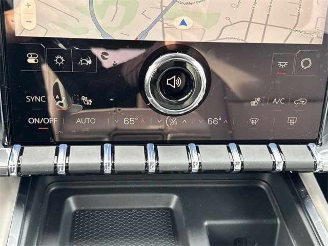 GMC Acadia Vehicle Full-screen Gallery Image 19