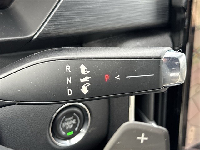 GMC Acadia Vehicle Full-screen Gallery Image 20