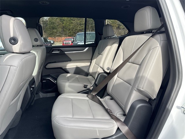 GMC Acadia Vehicle Full-screen Gallery Image 22