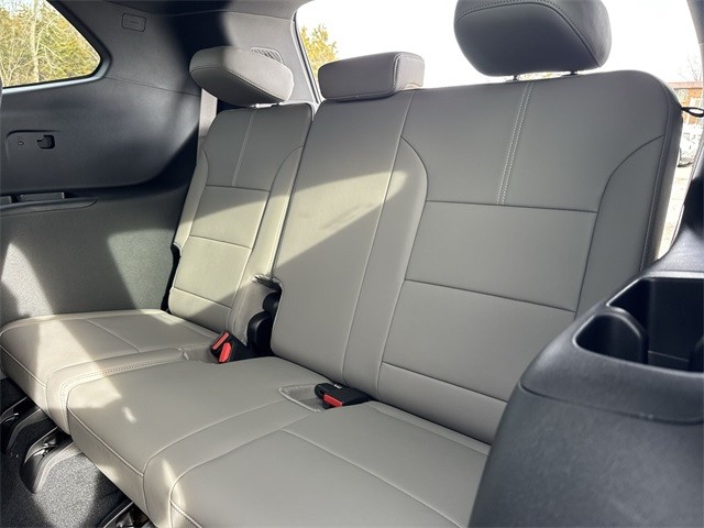 GMC Acadia Vehicle Full-screen Gallery Image 23