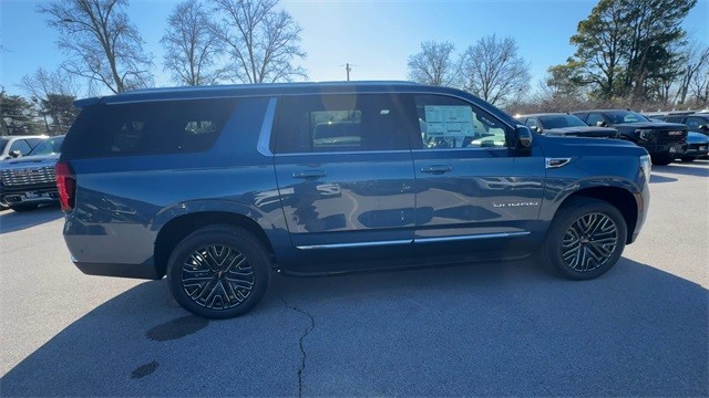 GMC Yukon XL Vehicle Full-screen Gallery Image 09