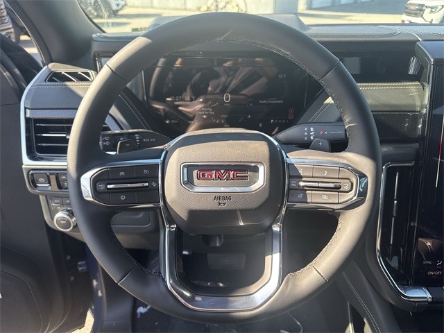 GMC Yukon XL Vehicle Full-screen Gallery Image 14