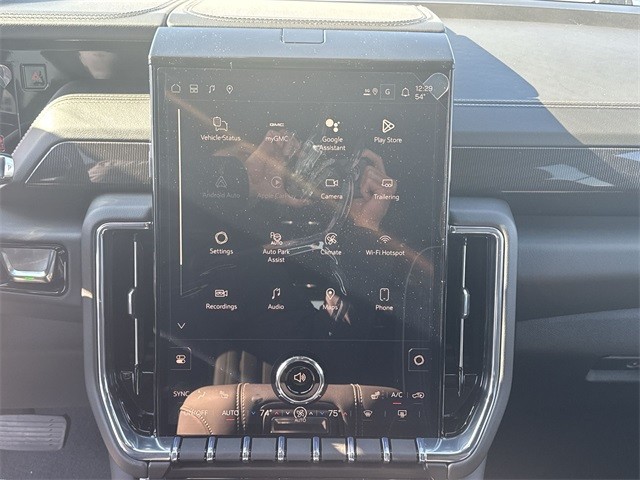 GMC Yukon XL Vehicle Full-screen Gallery Image 16