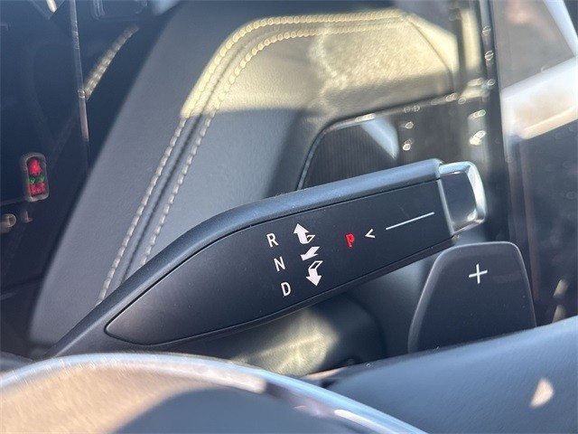 GMC Yukon XL Vehicle Full-screen Gallery Image 20