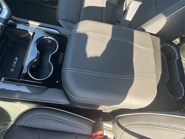 GMC Yukon XL Vehicle Full-screen Gallery Image 21