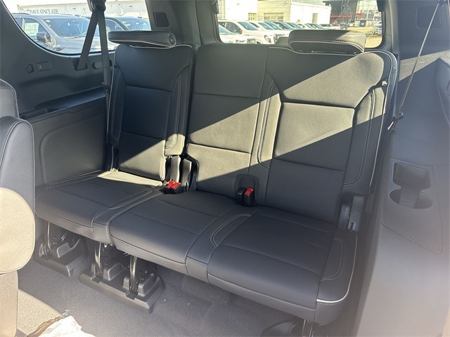 GMC Yukon XL Vehicle Full-screen Gallery Image 23