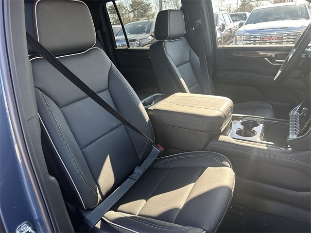 GMC Yukon XL Vehicle Full-screen Gallery Image 25