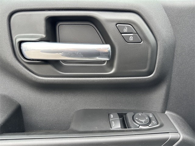 GMC Sierra 1500 Vehicle Full-screen Gallery Image 13