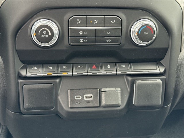 GMC Sierra 1500 Vehicle Full-screen Gallery Image 18