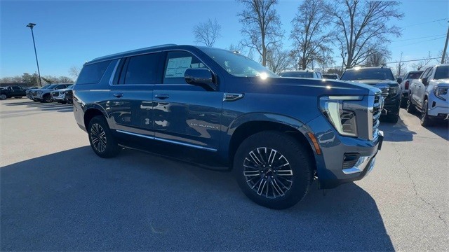 GMC Yukon XL Vehicle Full-screen Gallery Image 02