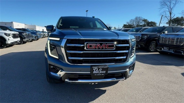 GMC Yukon XL Vehicle Full-screen Gallery Image 03