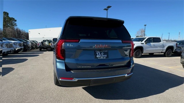 GMC Yukon XL Vehicle Full-screen Gallery Image 07