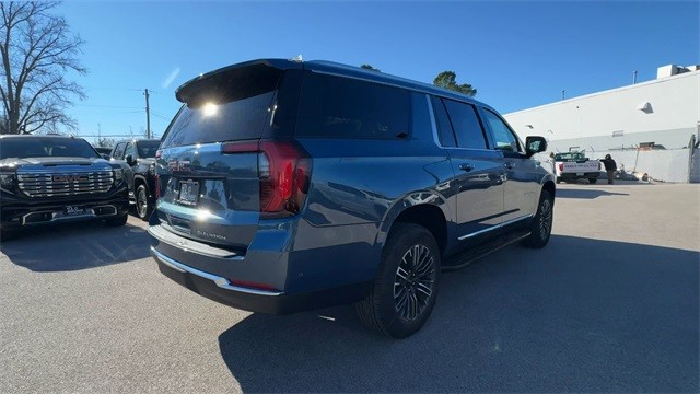 GMC Yukon XL Vehicle Full-screen Gallery Image 08