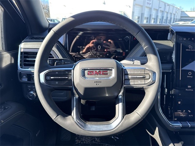 GMC Yukon XL Vehicle Full-screen Gallery Image 14