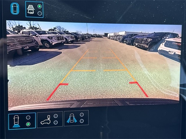 GMC Yukon XL Vehicle Full-screen Gallery Image 17