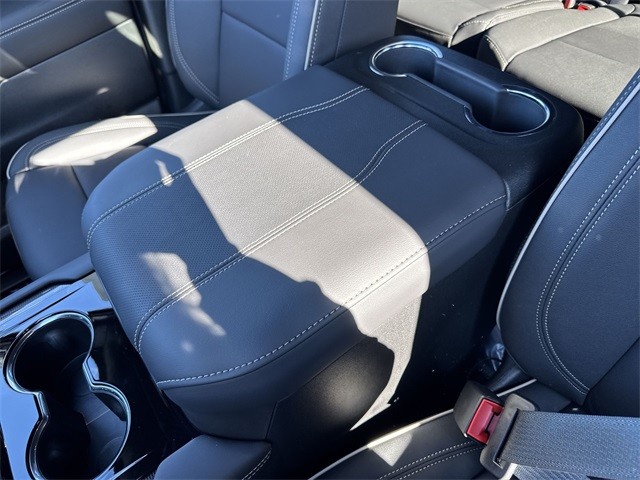 GMC Yukon XL Vehicle Full-screen Gallery Image 21