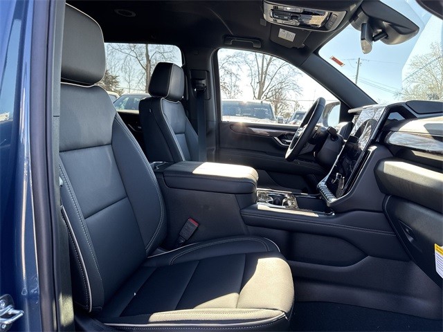 GMC Yukon XL Vehicle Full-screen Gallery Image 25