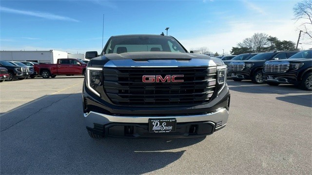 GMC Sierra 1500 Vehicle Full-screen Gallery Image 03