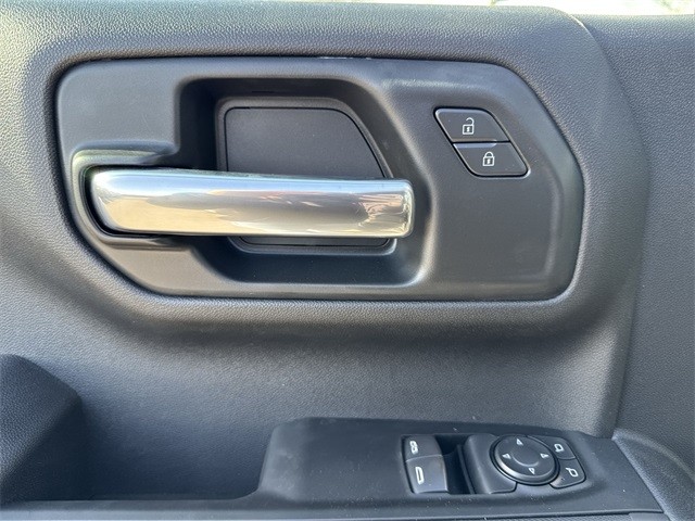 GMC Sierra 1500 Vehicle Full-screen Gallery Image 13