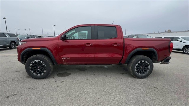 GMC Canyon Vehicle Full-screen Gallery Image 05