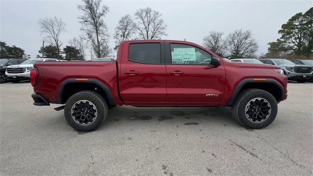 GMC Canyon Vehicle Full-screen Gallery Image 09