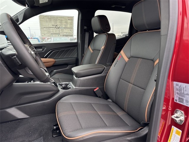 GMC Canyon Vehicle Full-screen Gallery Image 11