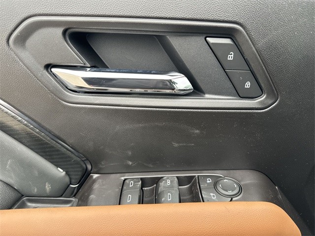 GMC Canyon Vehicle Full-screen Gallery Image 13