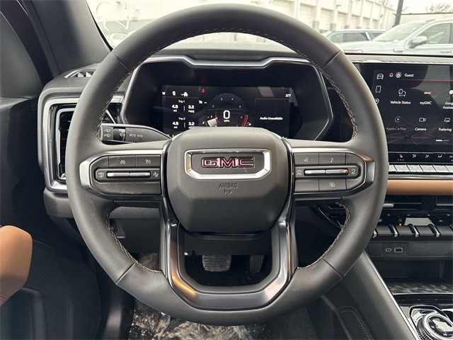 GMC Canyon Vehicle Full-screen Gallery Image 14