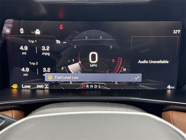 GMC Canyon Vehicle Full-screen Gallery Image 15