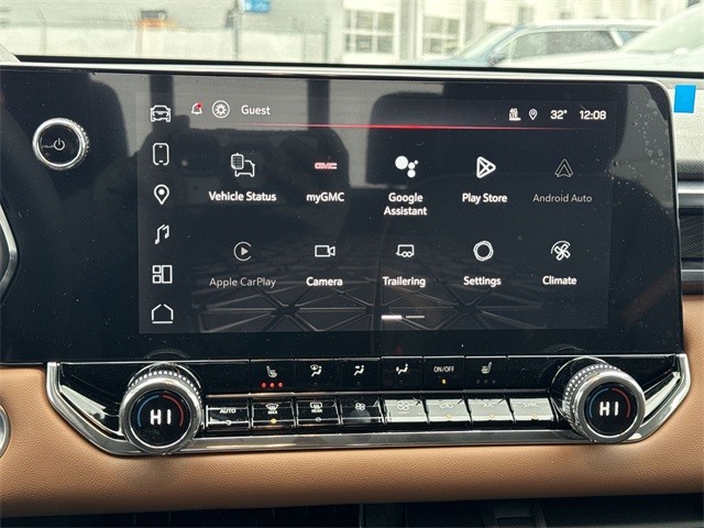 GMC Canyon Vehicle Full-screen Gallery Image 16