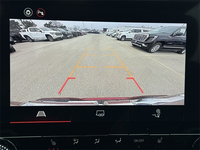 GMC Canyon Vehicle Full-screen Gallery Image 17