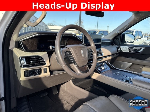 Lincoln Navigator Vehicle Full-screen Gallery Image 13