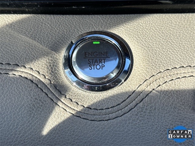 Lincoln Navigator Vehicle Full-screen Gallery Image 21