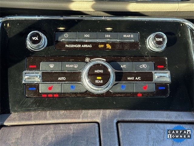 Lincoln Navigator Vehicle Full-screen Gallery Image 22