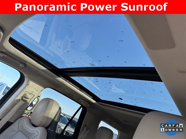 Lincoln Navigator Vehicle Full-screen Gallery Image 23