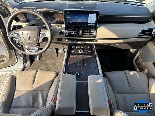 Lincoln Navigator Vehicle Full-screen Gallery Image 25