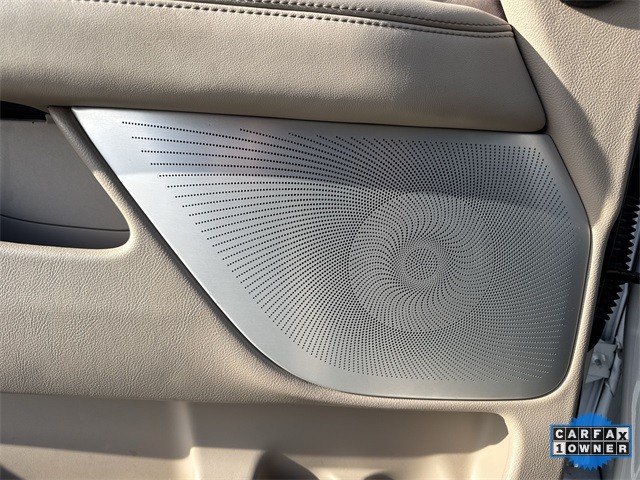 Lincoln Navigator Vehicle Full-screen Gallery Image 29