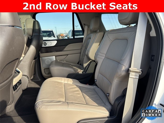 Lincoln Navigator Vehicle Full-screen Gallery Image 30