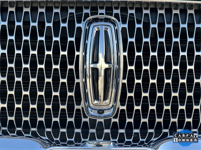 Lincoln Navigator Vehicle Full-screen Gallery Image 36