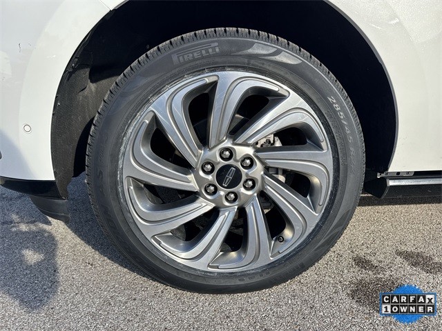 Lincoln Navigator Vehicle Full-screen Gallery Image 38