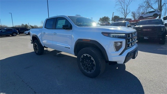 GMC Canyon Vehicle Full-screen Gallery Image 02