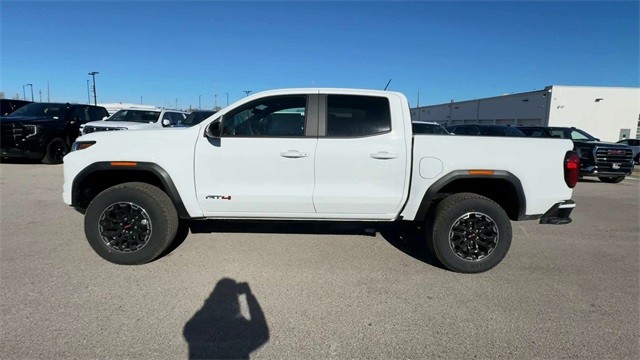 GMC Canyon Vehicle Full-screen Gallery Image 05