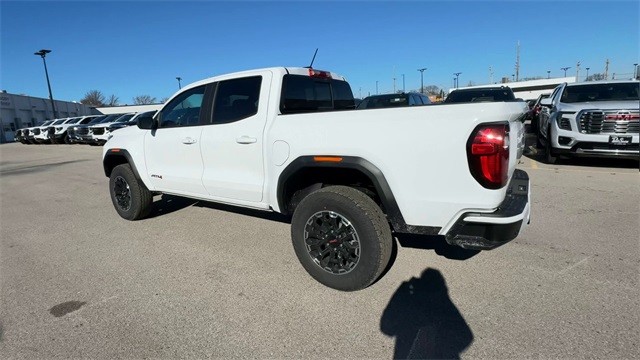 GMC Canyon Vehicle Full-screen Gallery Image 06