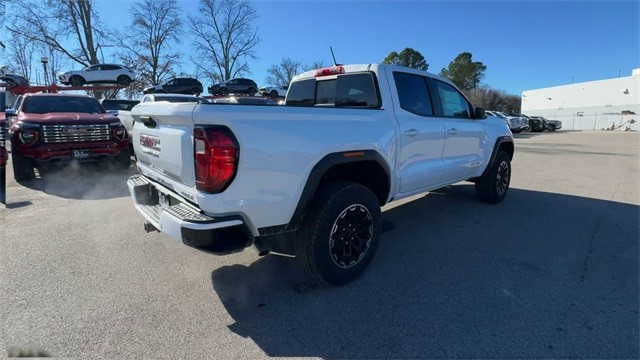 GMC Canyon Vehicle Full-screen Gallery Image 08